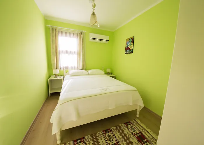 Bal Badem Bed & Breakfast *